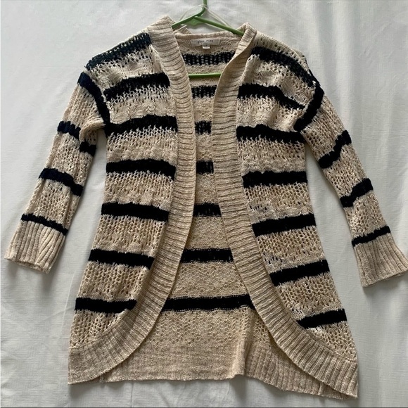 Black and White Striped Cardigan 🍁 - Picture 4 of 4